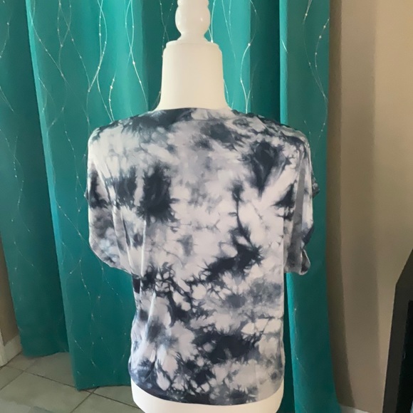 Short sleeve women’s top - Picture 3 of 5